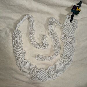 No boundaries white cotton tie belt